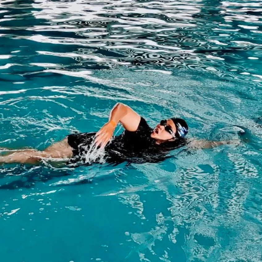 Coach Khai swimming freestyle